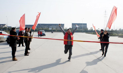 “一諾千金”——2015年贏勝26.8公里新年長跑 “一諾千金”——2015年贏勝橡塑保溫26.8公里新年長跑